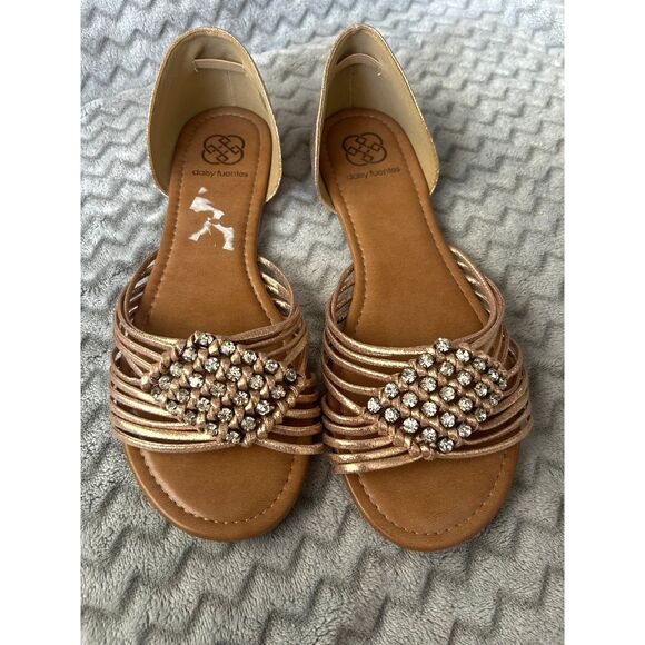 NEW! Daisy Fuentes Rose Gold Embellished Sandals Size 9.5M NWOT or box - Picture 1 of 8